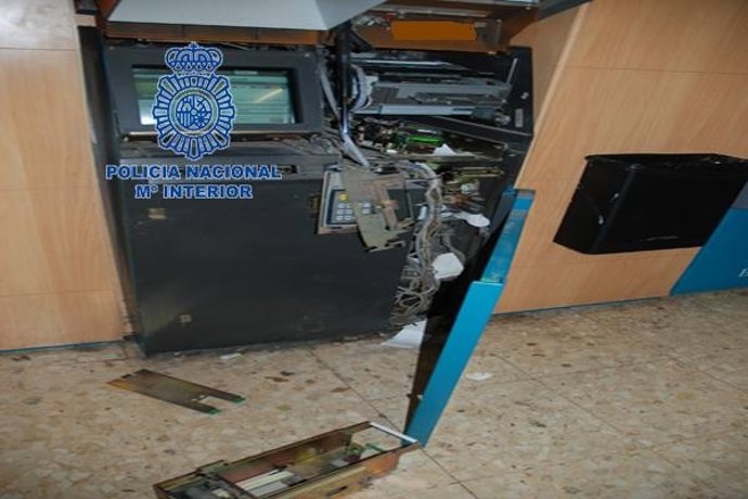 Cajero en el que intentaron robar dos jóvenes de Torrent.