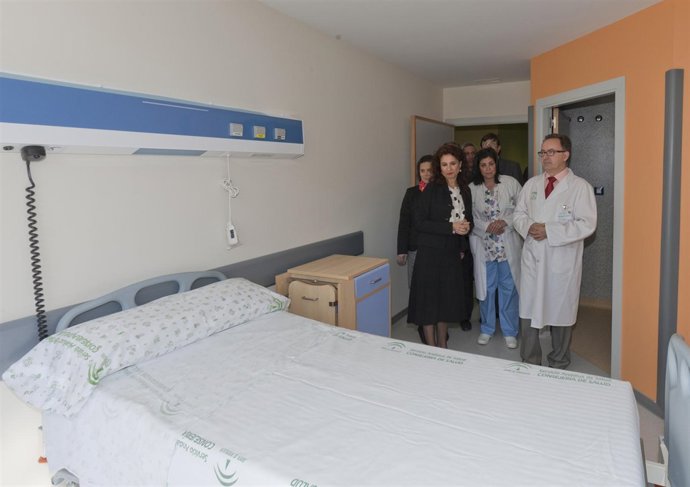 La consejera de Salud inaugura nueva área del Hospital Virgen del Rocío
