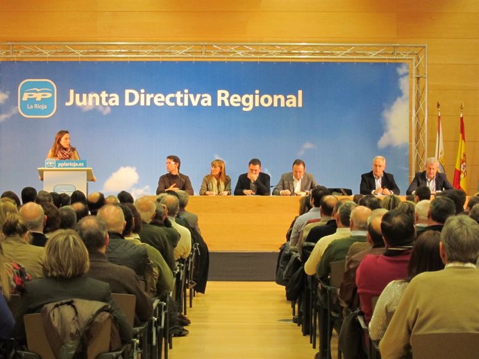 Cuca Gamarra aborda la reforma de la Administración Local