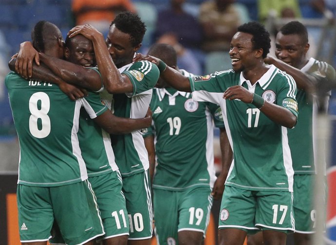 La selección de Nigeria celebra el pase a la final de la Copa de África 2013