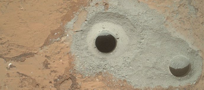 El 'Curiosity' recoge su primera muestra de roca en Marte