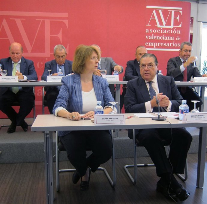 El Presidente De AVE, Vicente Boluda, Con Su Junta Directiva.