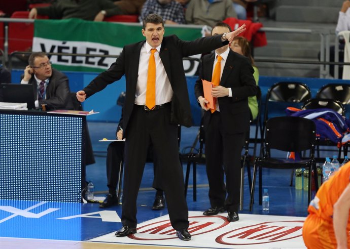 El técnico del Valencia Basket, Velimir Perasovic