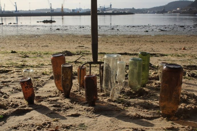 Residuos en la playa de Os Olmos (Ferrol)