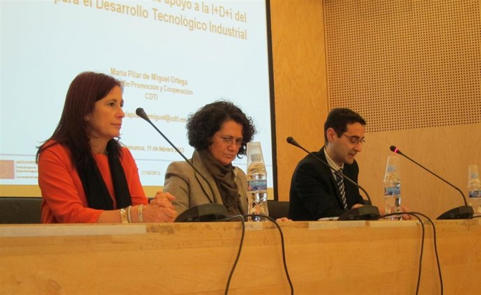 Mesa de apertura de la Jornada