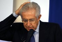 Monti, "conmovido" por la noticia de la renuncia del Papa