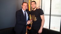 Fútbol.- Pinto prolonga un año su contrato y renueva con el FC Barcelona hasta 2014