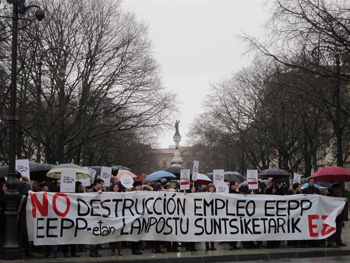 Concentración de los trabajadores de CEIN contra el ERE presentado en la empresa