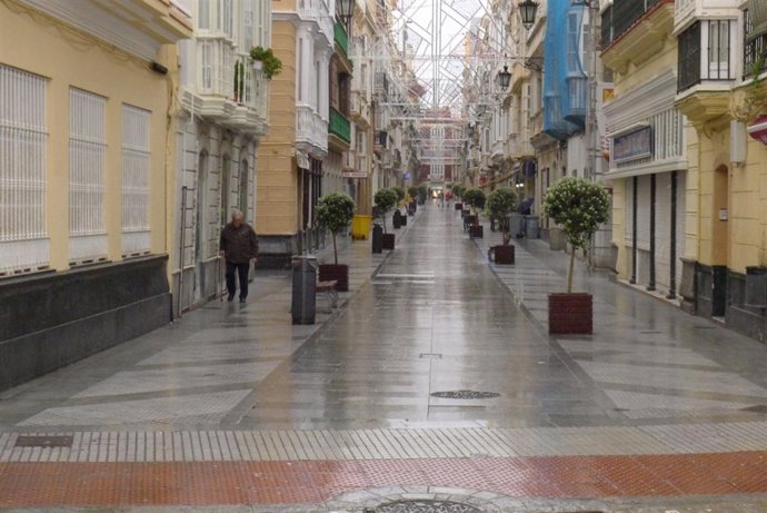Imagen de la Calle Ancha de Cádiz tras la limpieza por Carnaval