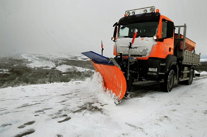 NEVADA EN CARRETERAS DE SAN XOÁN DE RÍO, SERRA DAS CABANAS