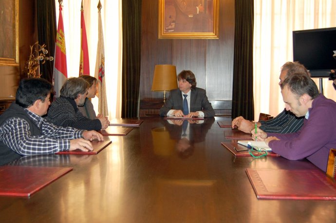 El alcalde de Soria con miembros de Agrutranso