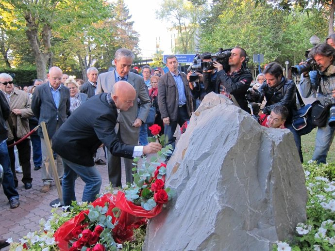 Homenaje A Las Victmas Del Terorismo En Monolito Buesa