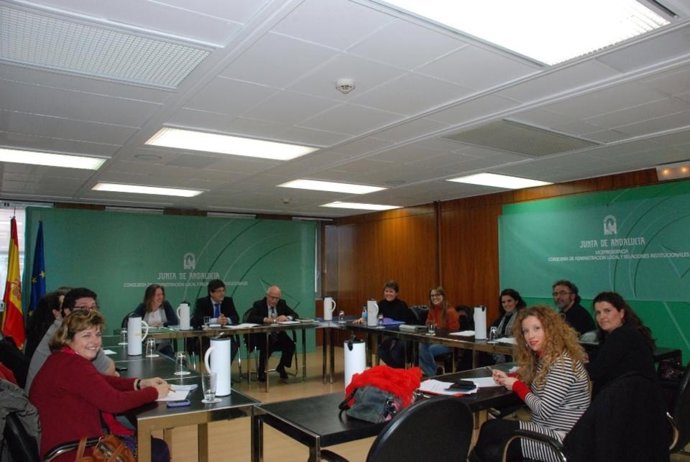 Valderas se reúne con la Plataforma del Programa de Tratamiento Familiar