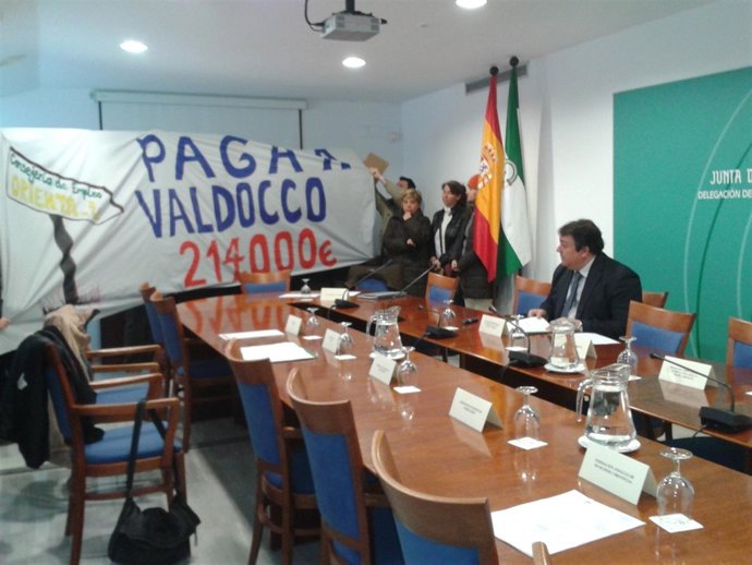 Protesta de Valdocco en la delegación de Empleo en Huelva.