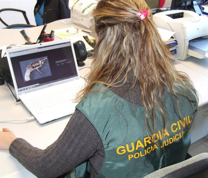 Imagen del revolver que el detenido en Salou envió a Rusia