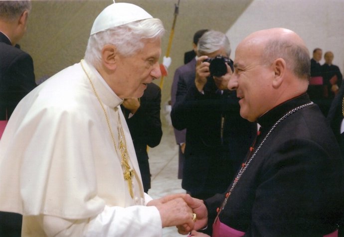 Vicente Jiménez con Benedicto XVI