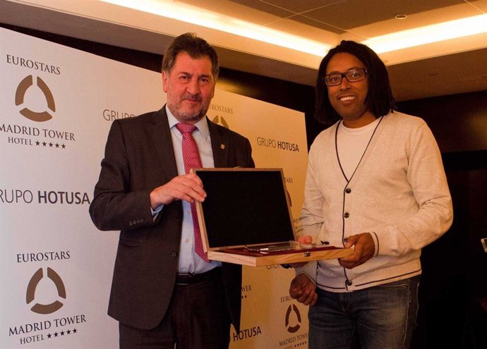 Amuda Goueli recoge el premio Fidelidad 2012 de Hotusa