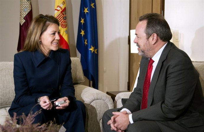 Cospedal recibe a Labrador