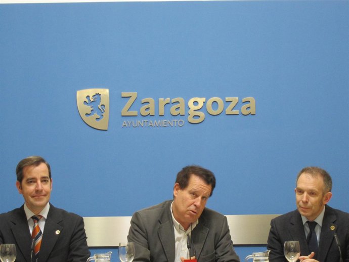 Jerónimo Blasco, centro, en presentación del bicentenario de liberación Zaragoza