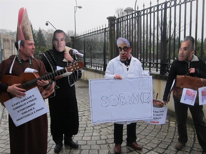 Comparsa reivindicativa organizada por la CIG en la Xunta