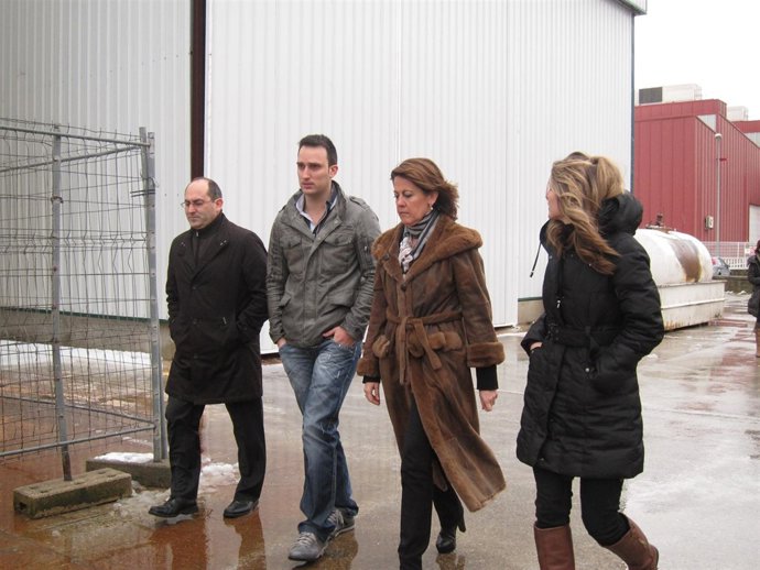 Yolanda Barcina en una visita a la empresa Copos Ulzama.
