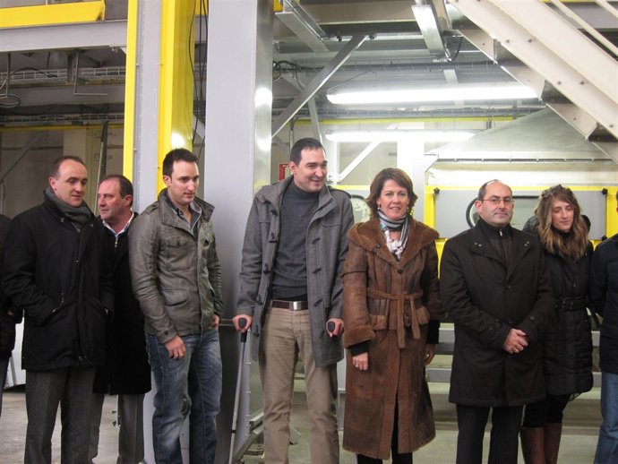 Yolanda Barcina visita la empresa Copos Ulzama.