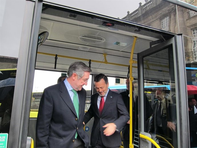 Agustín Hernández y el alcalde compostelano Ángel Currás