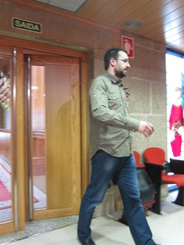 El diputado de AGE David Fernández Calviño expulsado del pleno