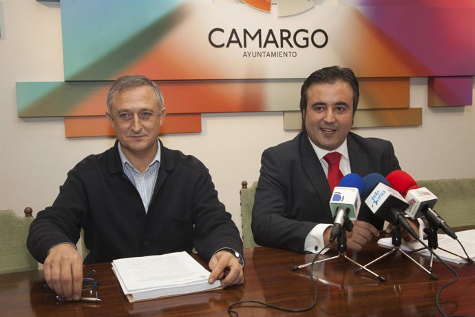 El alcalde y el concejal de Hacienda, en rueda de prensa