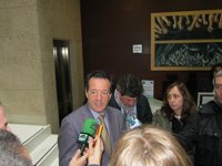 Colectivos de defensa de la ría de Vigo trasladan a la delegación de la UE los problemas de contaminación de la bahía