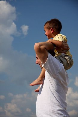 Un padre con su hijo