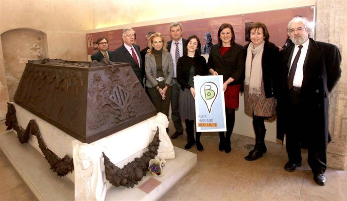 Català y los participantes en la presentación de la Ruta Benlliure.