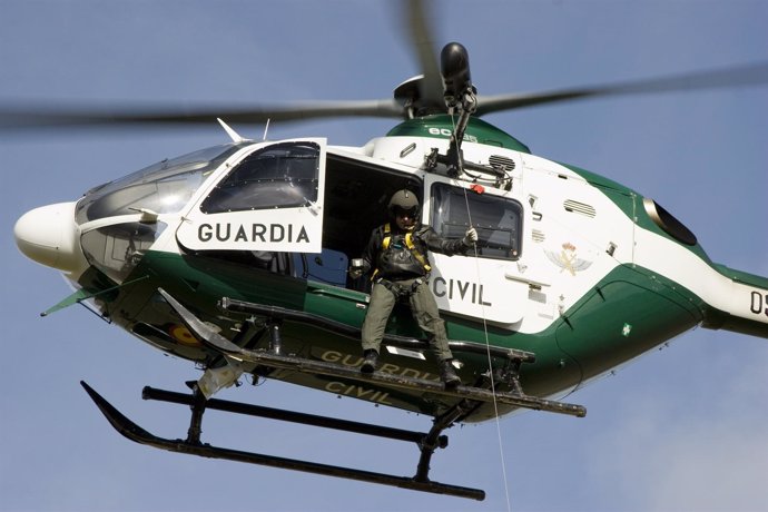 Foto de un helicóptero de la Guardia Civil