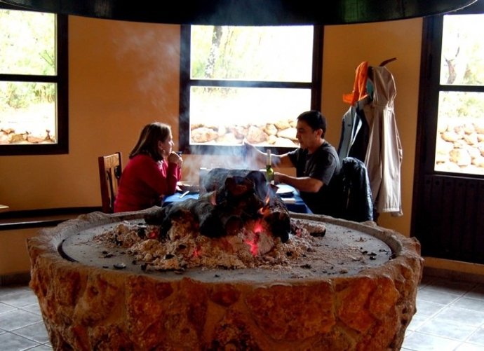 Cara rural con chimenea