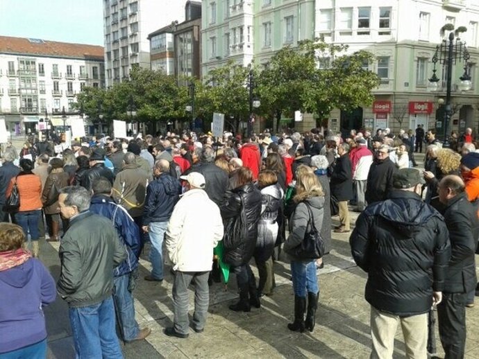 Concentración en Torrelavega contra la corrupción 