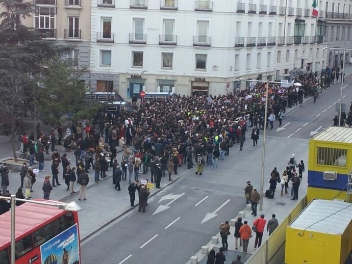 Concentración frente al Congreso contra los desahucios