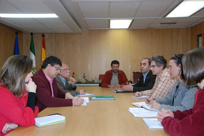 Valderas se reúnen con organizaciones ecologistas