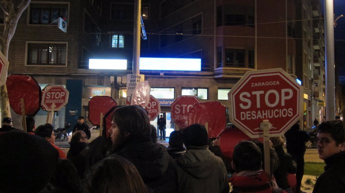 Concentración de Stop Desahucios Zaragoza frente al PP