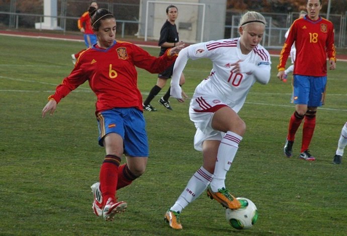 La selección española femenina ante Dinamarca