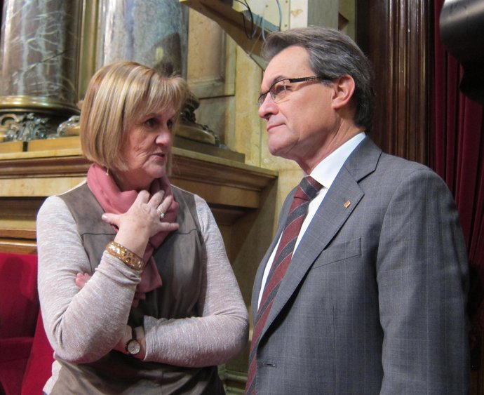 Núria de Gispert y Artur Mas, en el Pleno del Parlament