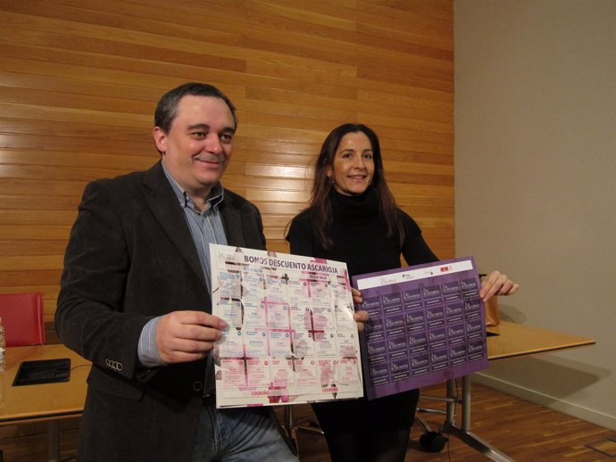 Mónica Figuerola y Fernando Melchor muestran los bonos