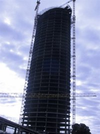 CaixaBank adjudica las obras de finalización de la torre Pelli a Dragados y prevé que se acabe en 2014