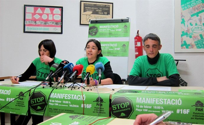 Yolanda Prats, Rosana Montalbán y Miguel Pérez de la PAH-Valencia