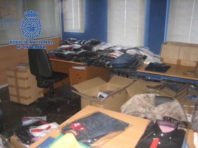 Prendas supuestamente falsificadas localizadas en valencia