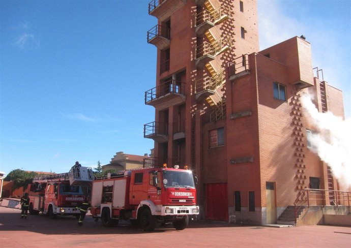 Simulación en la 'Torre de Fuego' del Parque Municipal de Bomberos de Salamanca