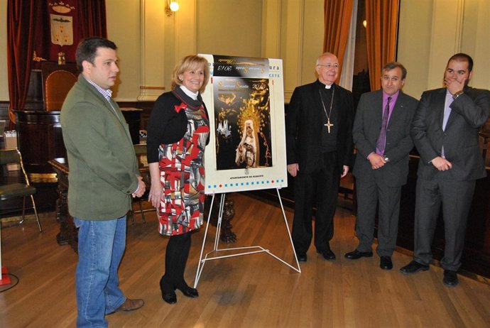 Bayod, alcaldesa de Albacete, presenta cartel de Semana Santa