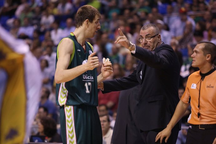 Fran Vazquez,Jasmin Repesa Entrenador Unicaja - Blancos De Rueda Valladolid