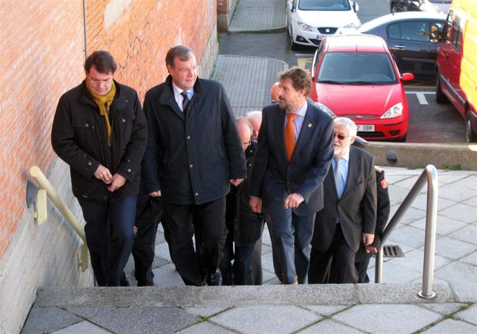 Antonio Silván accede al Parque Municipal de Bomberos de Salamanca