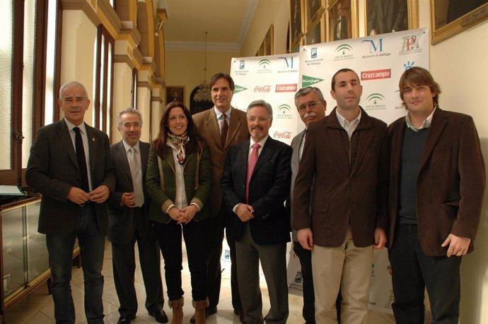 Damián Caneda, junto a algunos representantes de los premiados