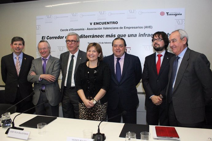 Participantes en el encuentro de AVE y el Círculo de Economía en Tarragona